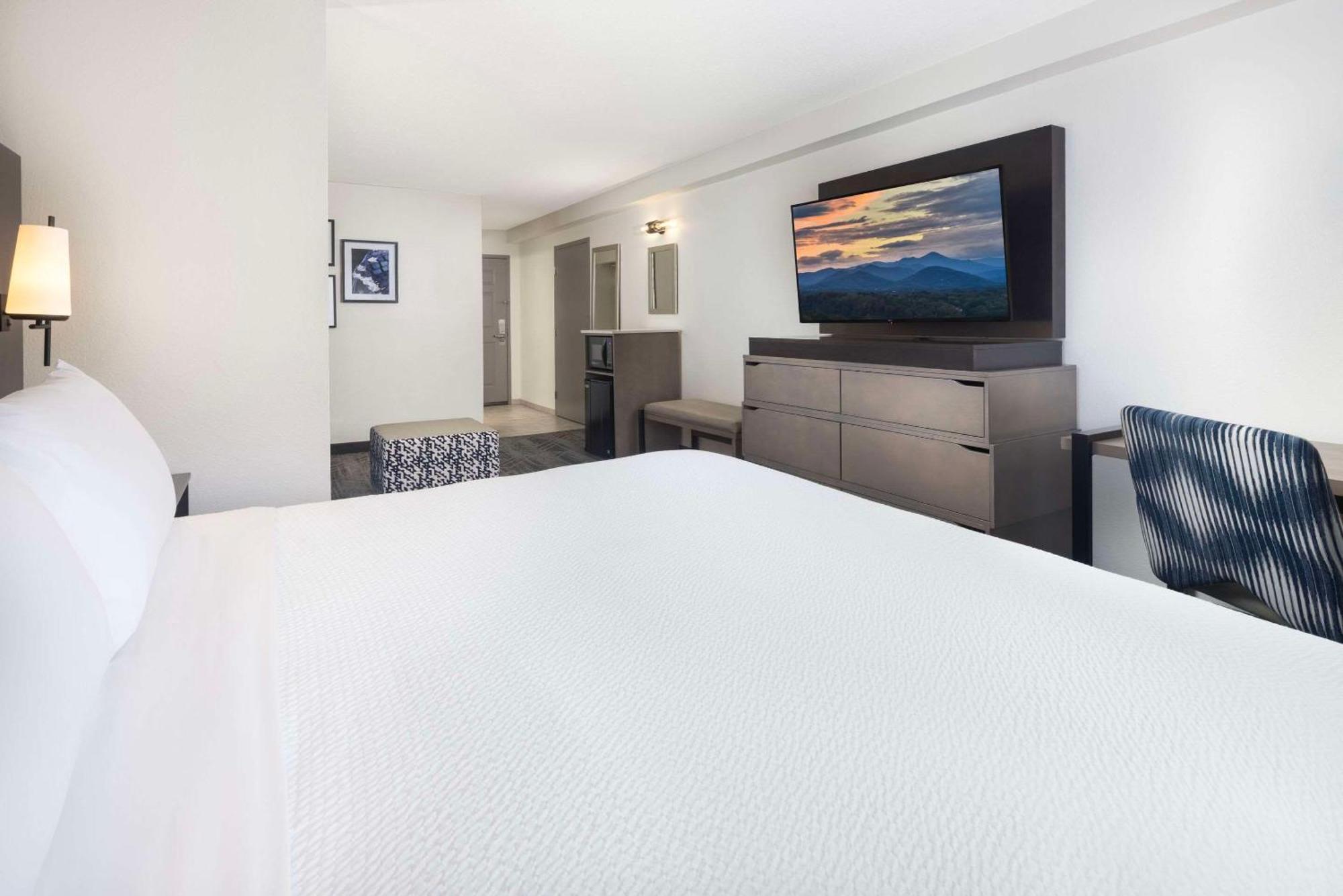 Country Inn & Suites By Radisson Asheville Downtown Tunnel Road 外观 照片